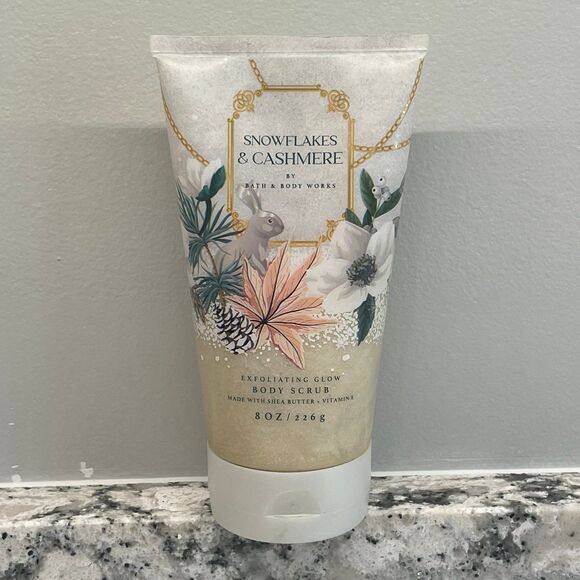 Bath & Body Works 8 oz. SNOWFLAKES & CASHMERE Exfoliating Glow Body - Picture 1 of 5